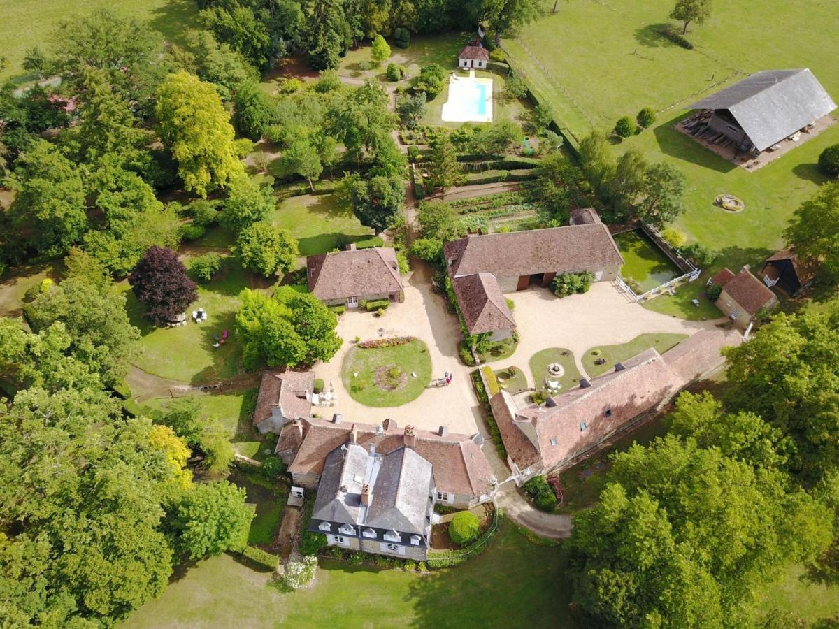 Gite Charmant Avec Piscine Chauffee, Tennis Et Jardin Pres De Beaumont-Sur-Sarthe - Fr-1-410-214 Villa Maresche Exterior photo